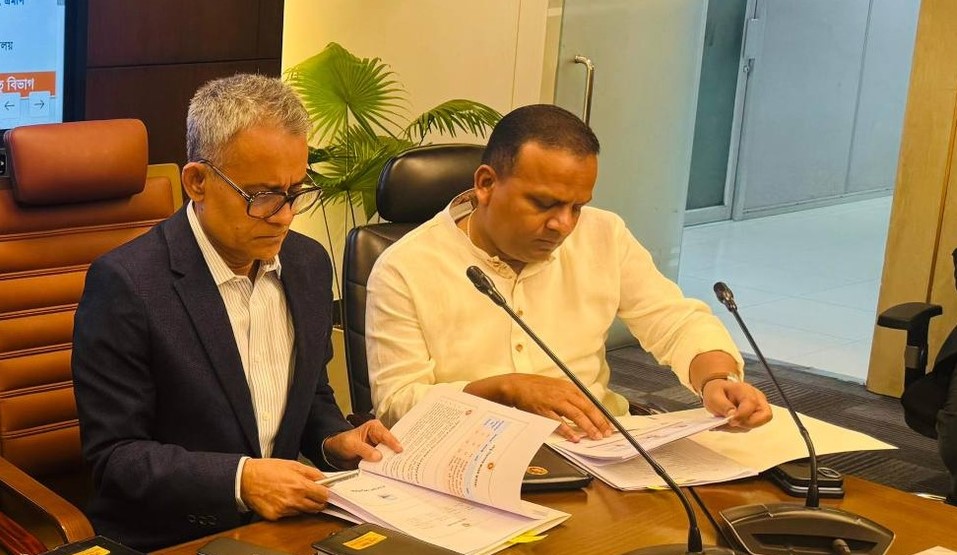 সড়কে সমঝোতার ভিত্তিতে টাকা নেওয়া চাঁদা নয়, বাধ্য করা হলে চাঁদা: সড়ক পরিবহন মন্ত্রী