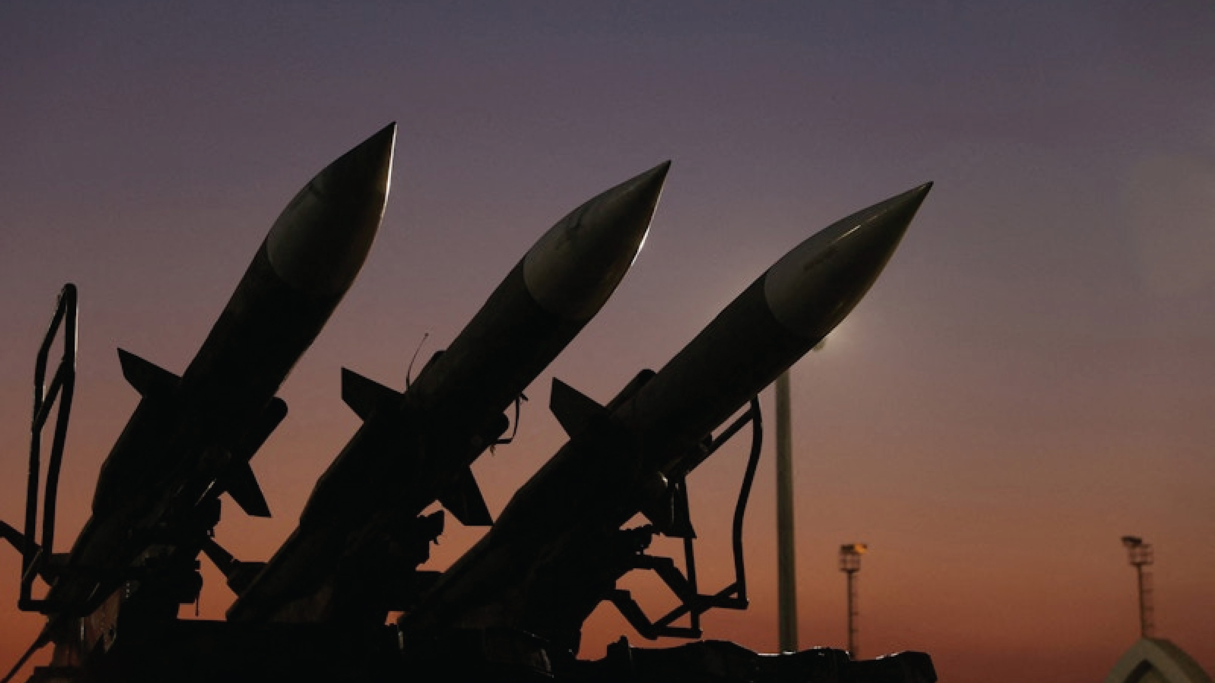 ‘কখন যে ক্ষেপণাস্ত্র এসে পড়বে কেউ বলতে পারে না’, মধ্যপ্রাচ্যে আতঙ্কে বাংলাদেশিরা