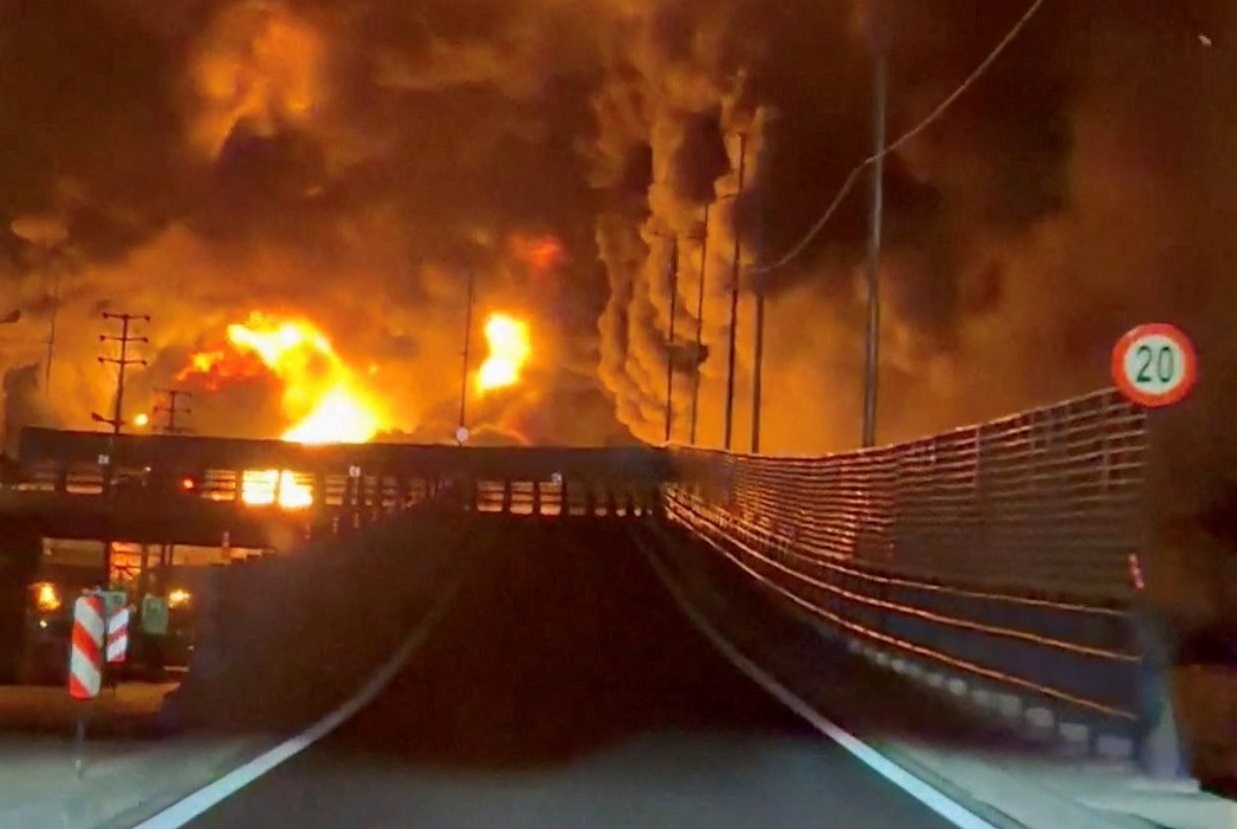 ইসরায়েলের হামলায় তেহরানে ‘আগুনের নদী’