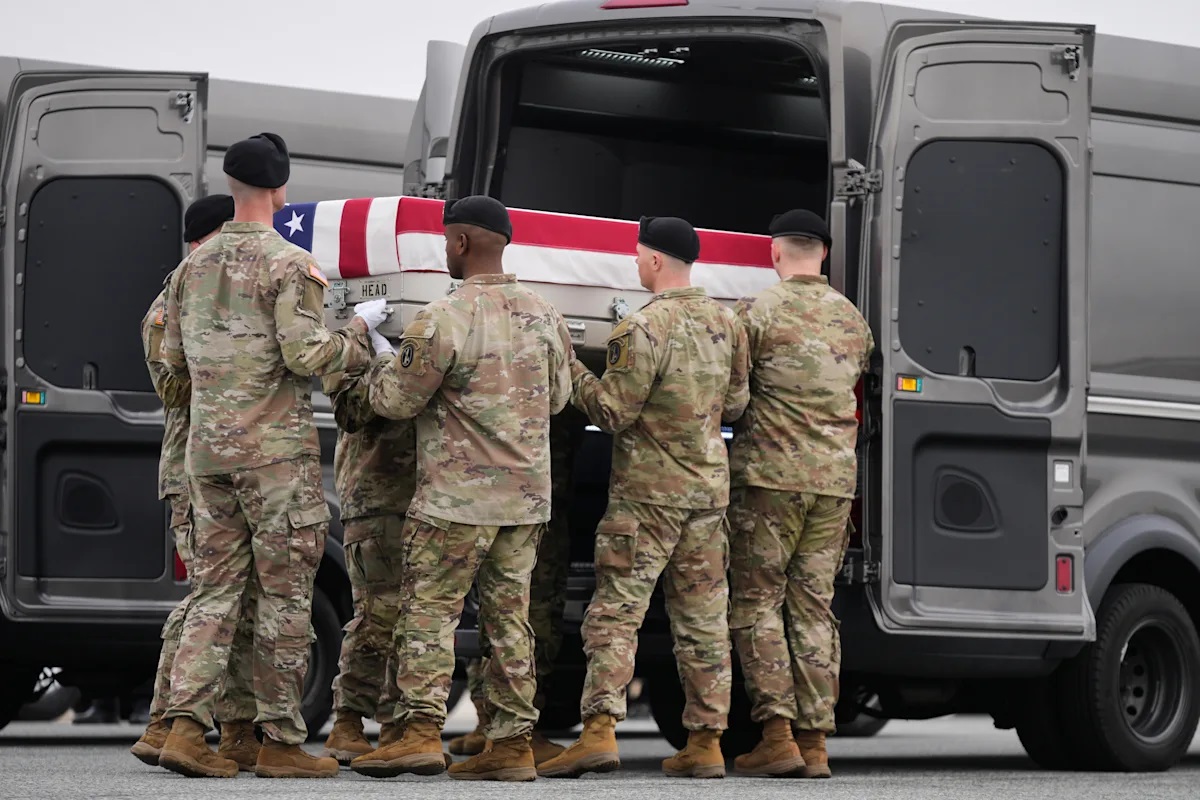 কুয়েতে ইরানি হামলায় বেশ কয়েকজন মার্কিন সেনা গুরুতর আহত আছেন: সিবিএস নিউজ