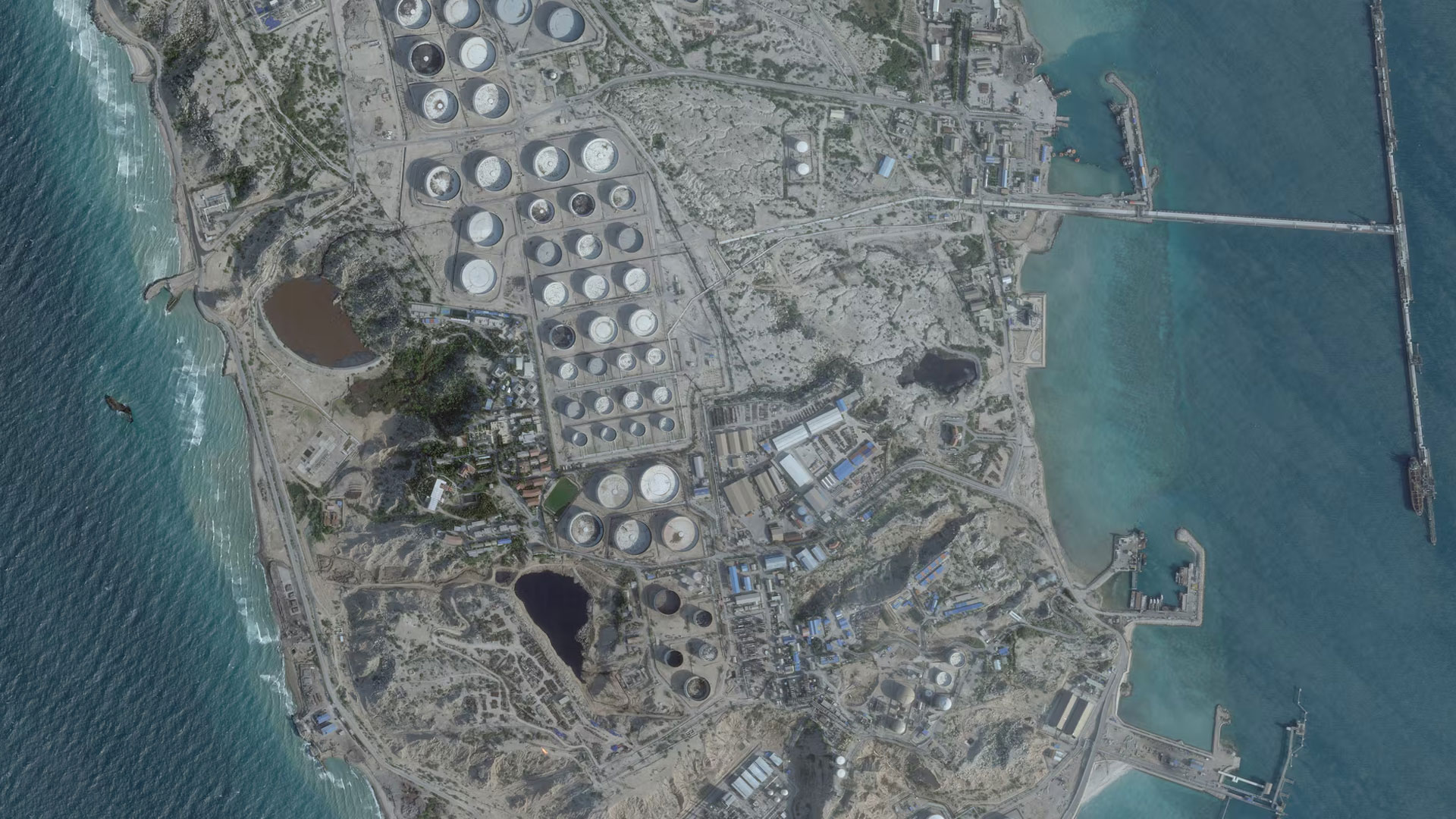 ইরানের খারগ দ্বীপে হামলা চালিয়েছে যুক্তরাষ্ট্র, দাবি ট্রাম্পের