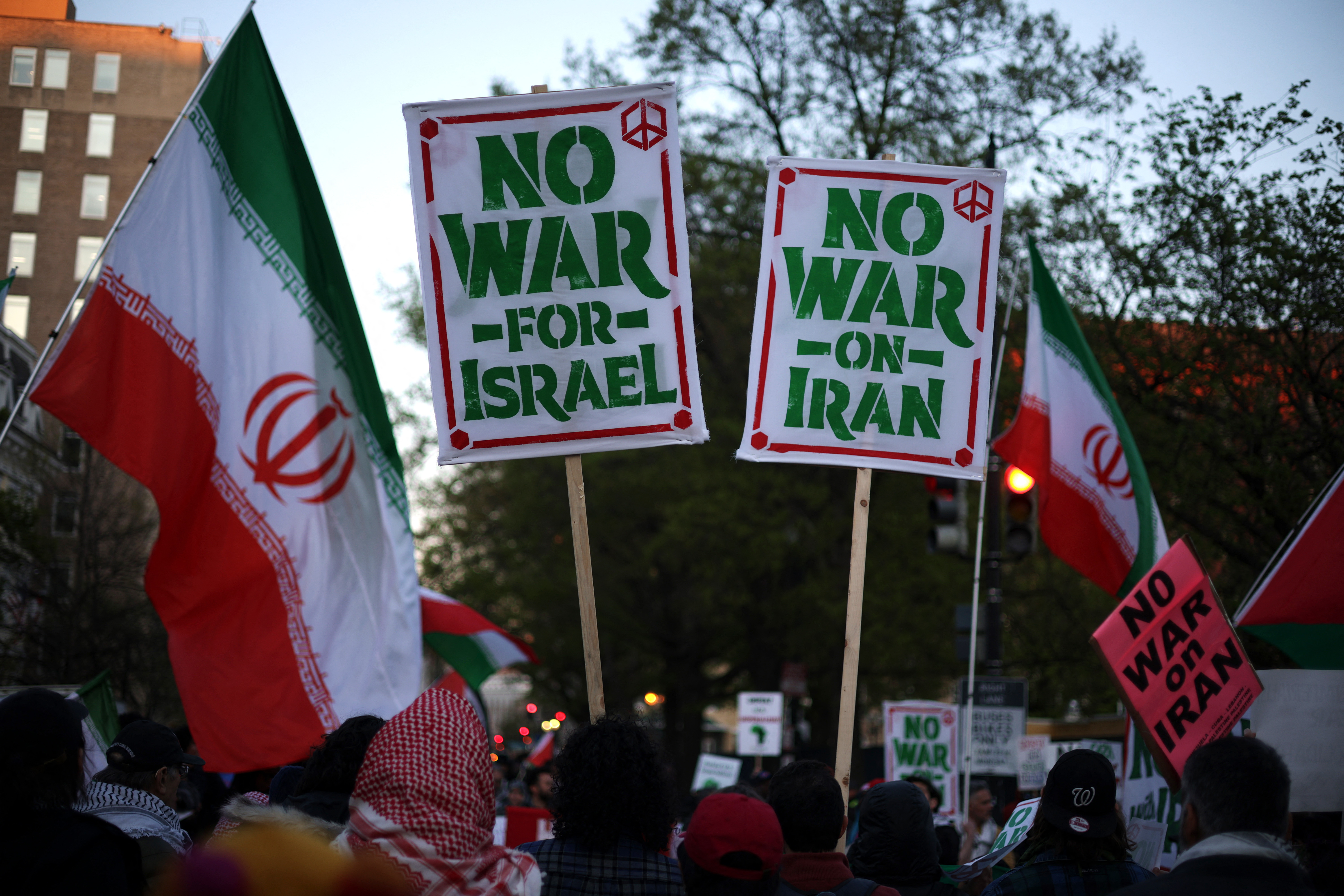 নিজেদের বিজয়ী দাবি করে যুক্তরাষ্ট্র ও ইরানের বিবৃতি