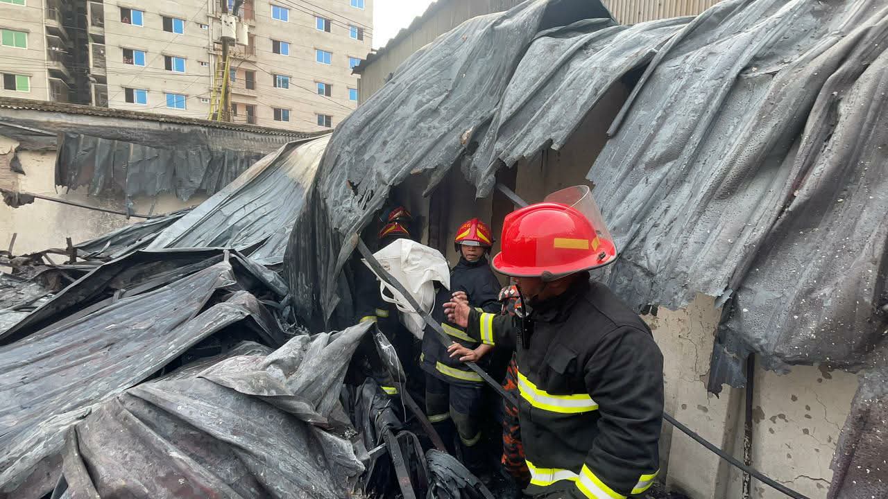 ‘স্ত্রীকে হারিয়েছি, আগুনে একমাত্র মেয়েকেও হারালাম, কী নিয়ে বাঁচব’