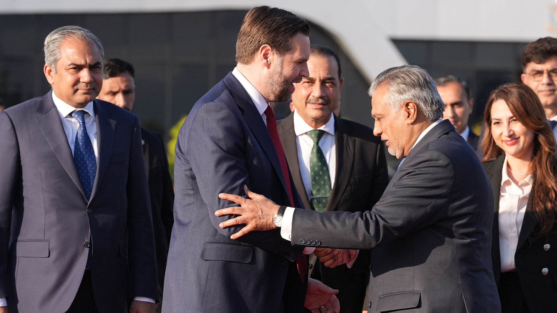 যুক্তরাষ্ট্র-ইরানের যুদ্ধবিরতি বজায় রাখা ‘জরুরি’: ইসহাক দার