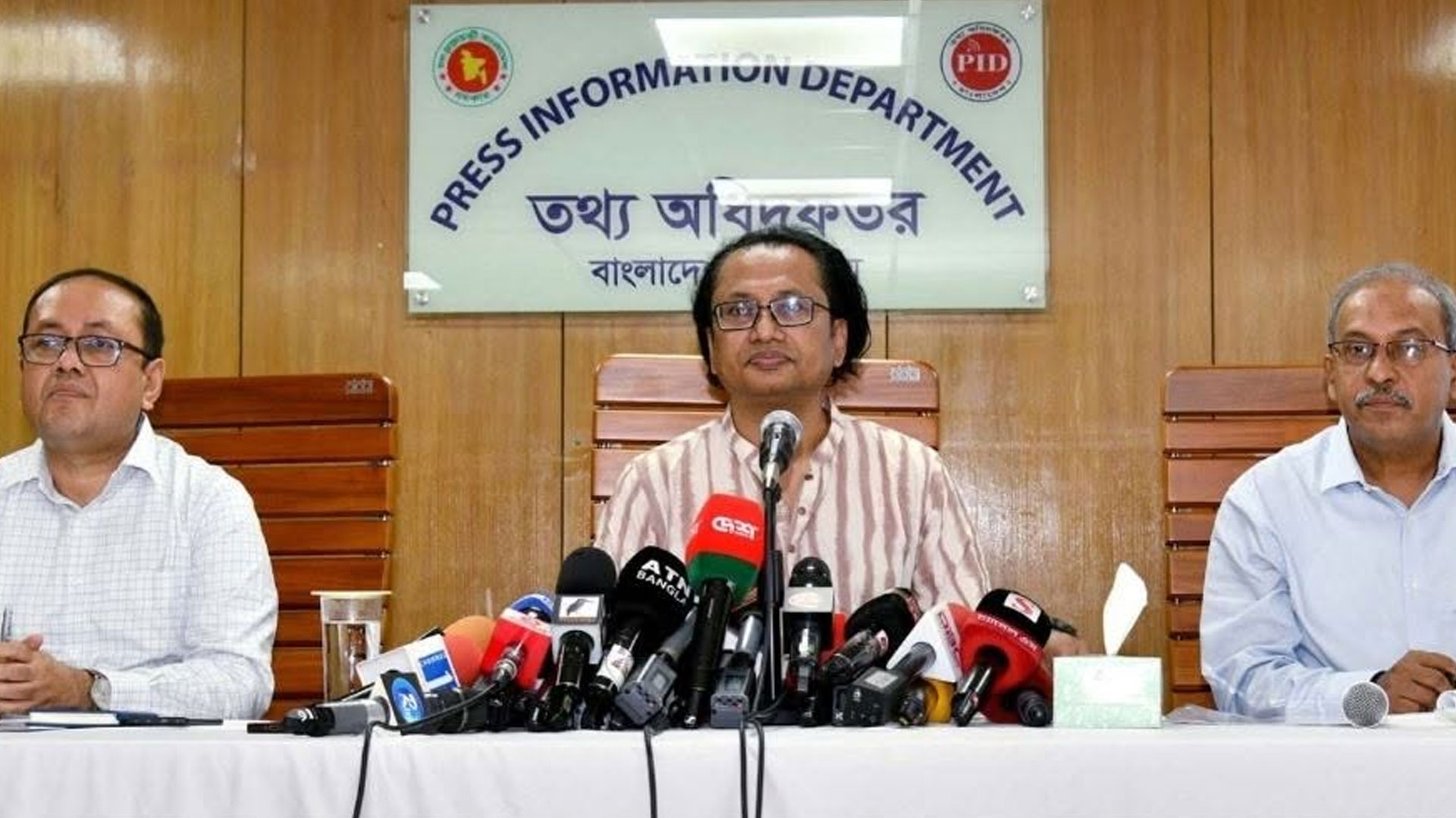 বেনামেও আ.  লীগের কার্যক্রম পরিচালনার সুযোগ নেই: প্রধানমন্ত্রীর তথ্য উপদেষ্টা