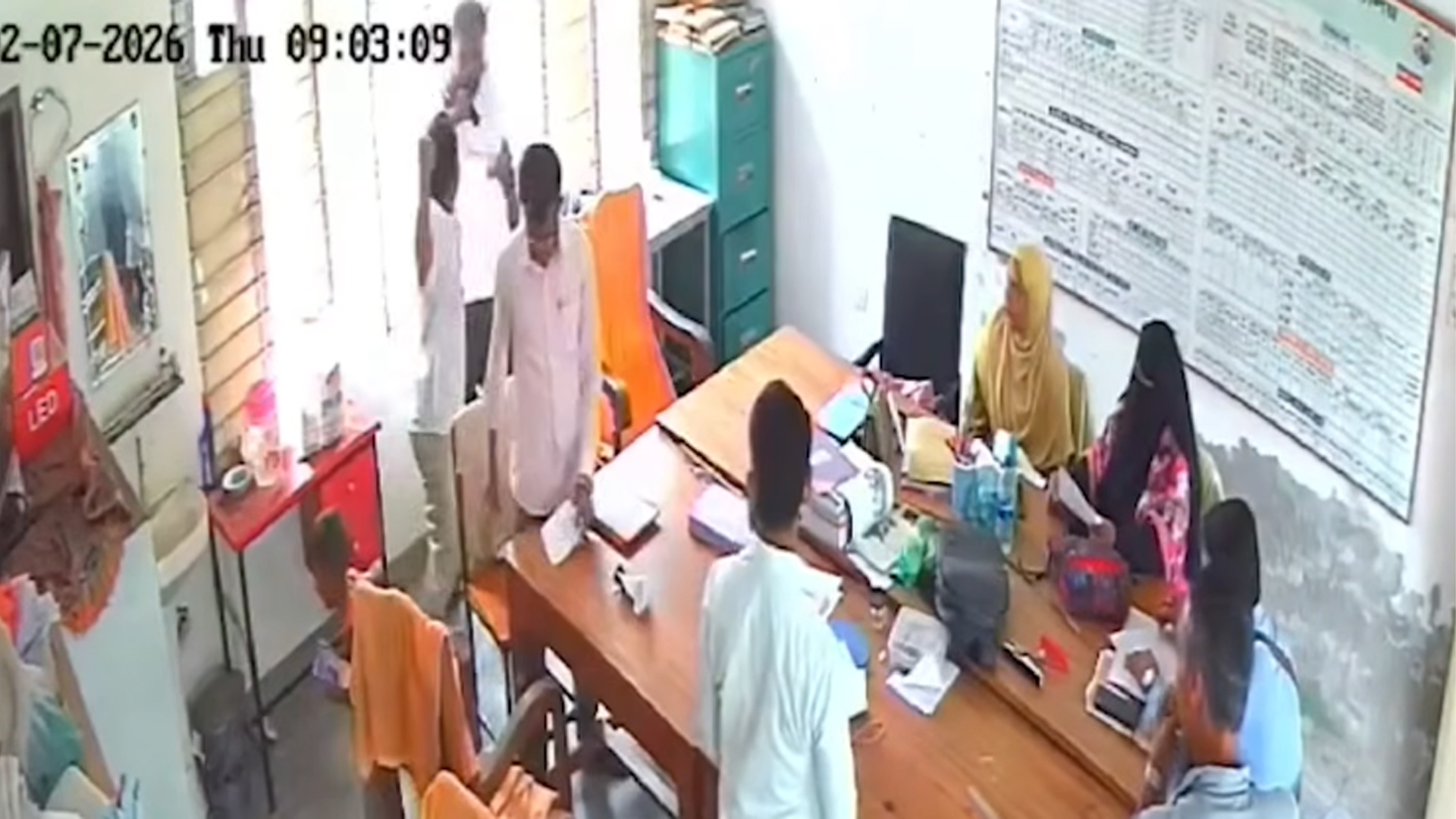 ছুটি না দেওয়ায় প্রধান শিক্ষককে মারধরের অভিযোগ সহকারী শিক্ষকের বিরুদ্ধে