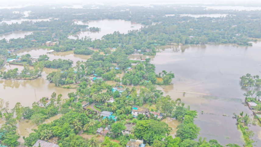 ঘের বাঁচাতে বেআইনিভাবে স্লুইসগেট বন্ধ রাখায় চট্টগ্রাম-কক্সবাজারে বন্যা দীর্ঘায়িত
