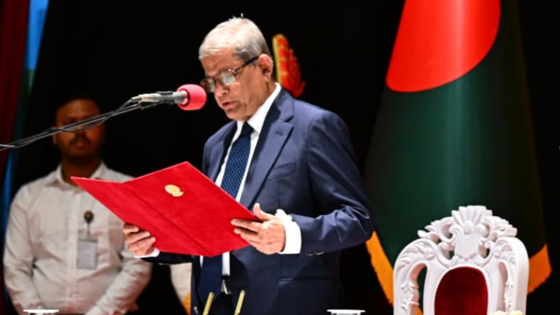 রাষ্ট্রপতি হিসেবে শপথ নিলেন মির্জা ফখরুল ইসলাম আলমগীর