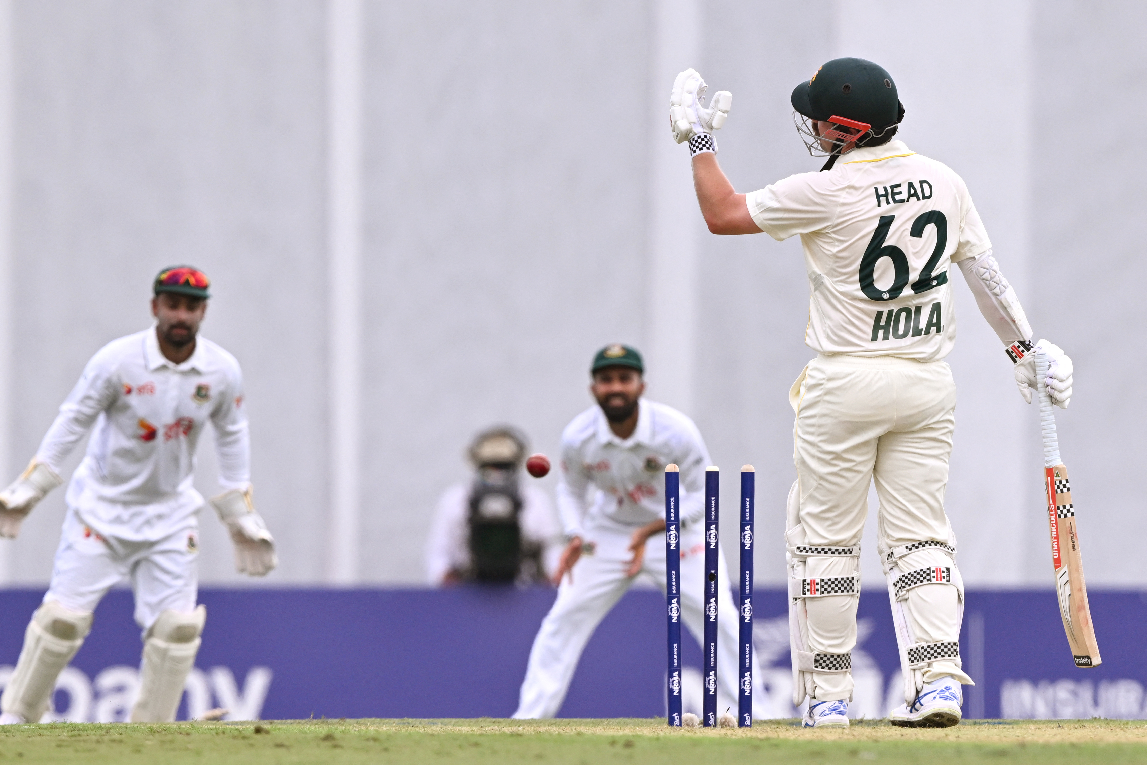 বাংলাদেশের বিপক্ষে ব্যর্থতায় এক ধাক্কায় চারে নামলেন হেড