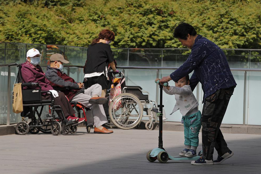 চীনে জনসংখ্যা বৃদ্ধির হার ছয় দশকের মধ্যে সর্বনিম্ন