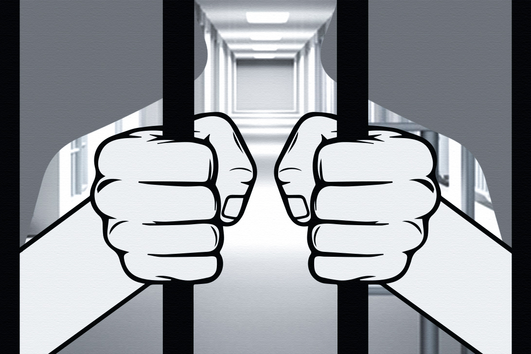 মুগদায় বাসে আগুন, আটক ১