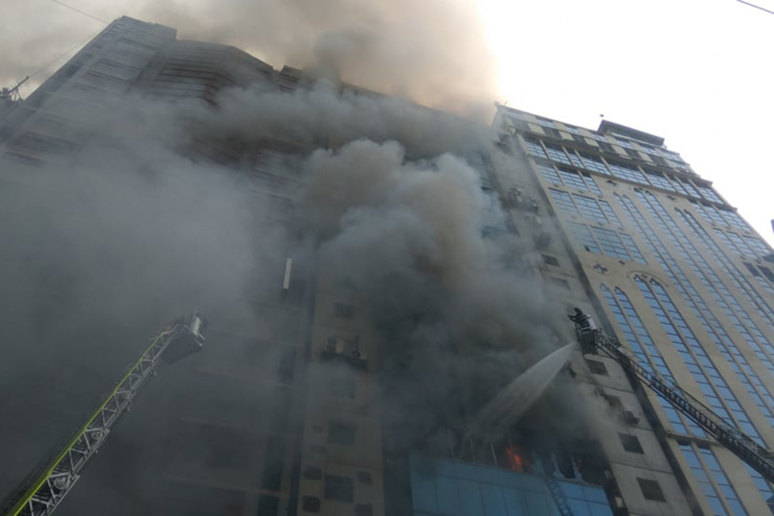 বনানীর এফআর টাওয়ারে আগুন