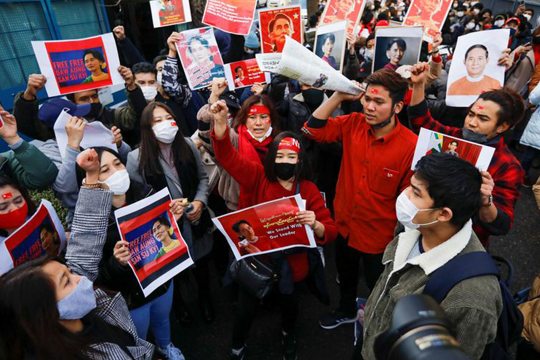 মিয়ানমারে সামরিক শাসন বিরোধীদের ওপর কামান ও বিমান হামলা