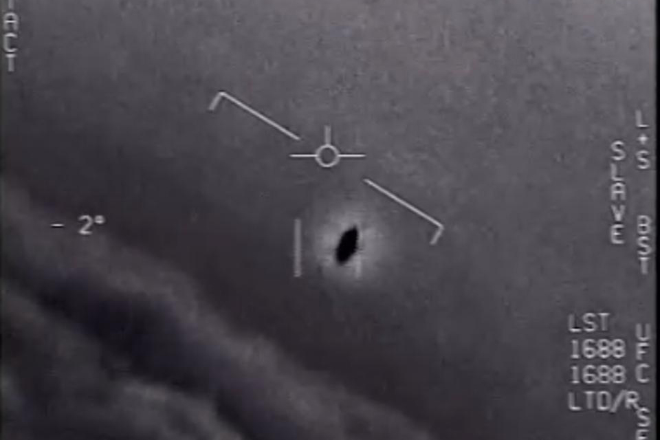আকাশে অজানা উড়ন্ত বস্তুর ভিডিও প্রকাশ করেছে পেন্টাগন