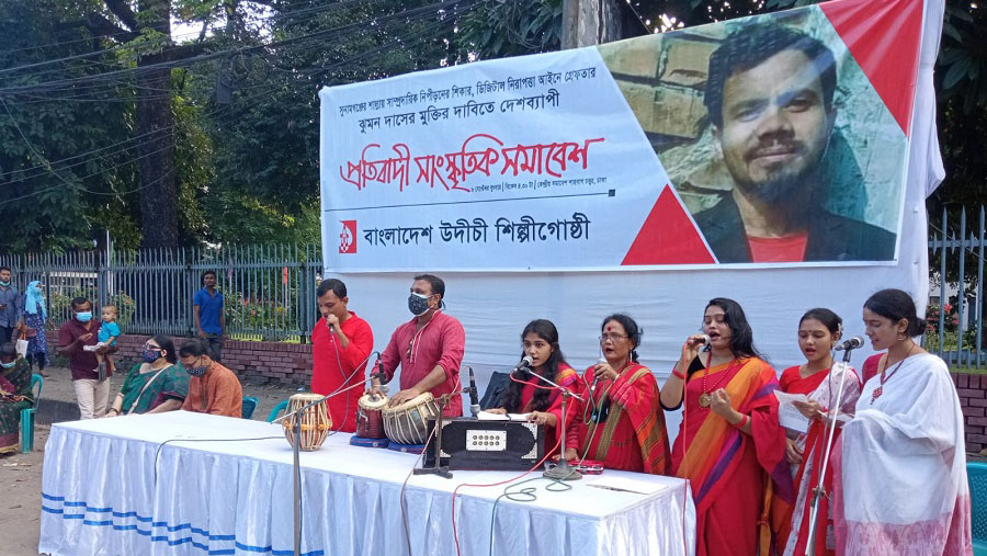 ‘অপরাধীরা ঘুরে বেড়ায়, ঝুমন দাশ সাত বার জামিন চেয়েও পায় না’
