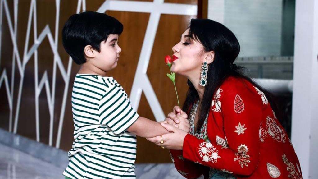 ‘এতো পরিশ্রম না করে জয়কে নিয়ে বিদেশে চলে যান’