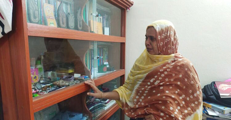 ‘আমার ছেলেকে যারা হত্যা করেছে তাদের মুখ দেখতে চাই না’