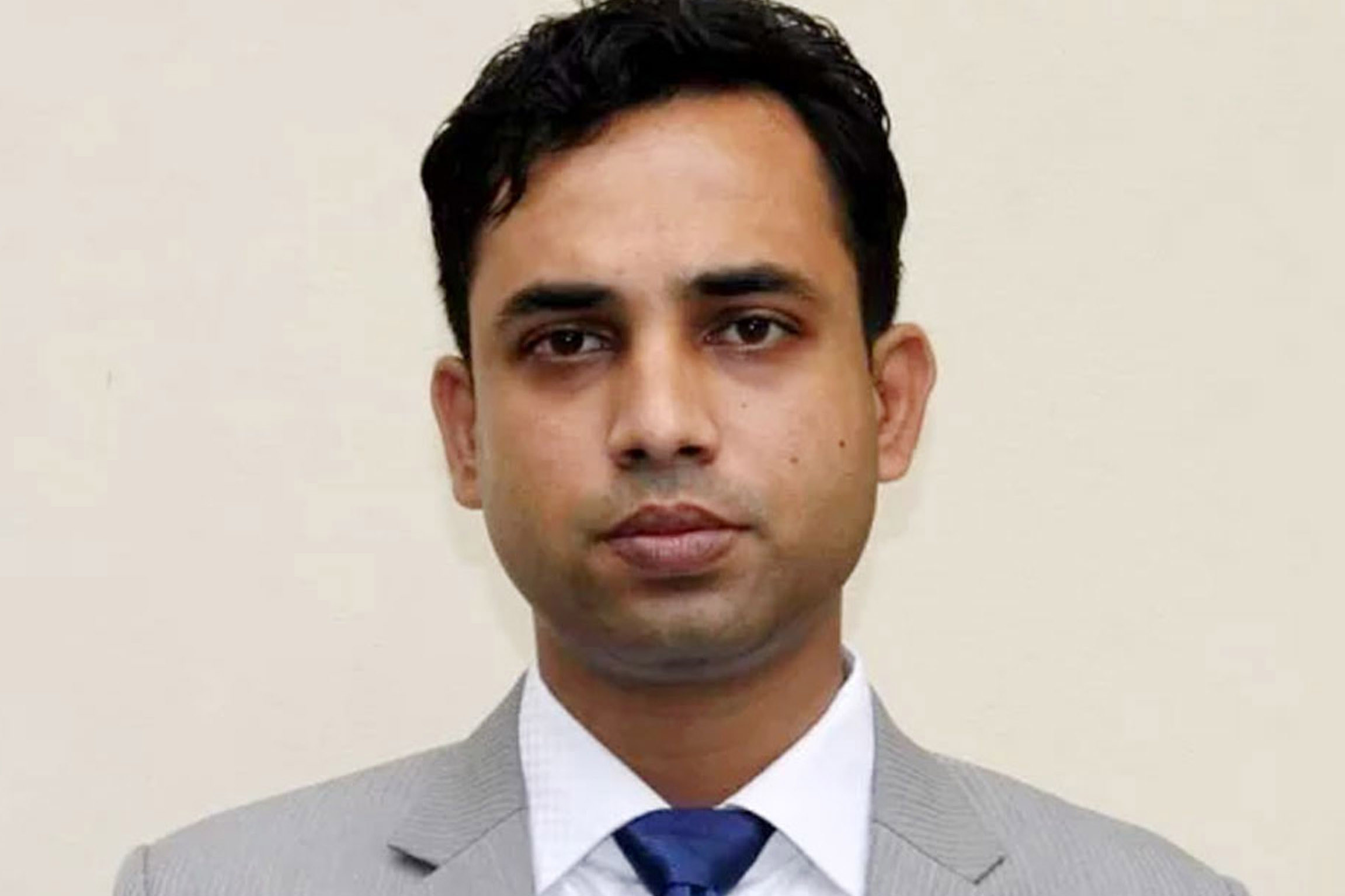 লঞ্চ থেকে লাফিয়ে সস্ত্রীক প্রাণে বাঁচলেন পাথরঘাটার ইউএনও