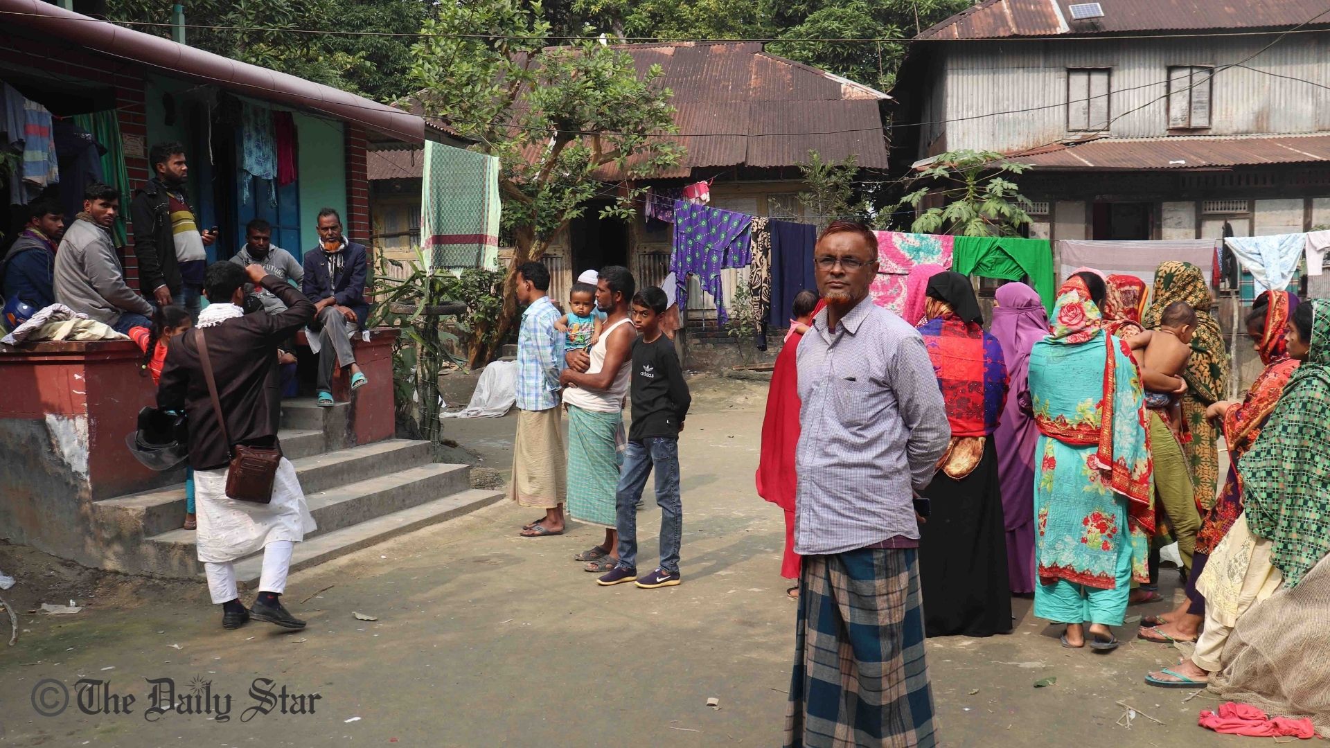 লঞ্চে আগুন: দিয়াকুল গ্রামই যেন হয়ে উঠেছিল আশ্রয়কেন্দ্র