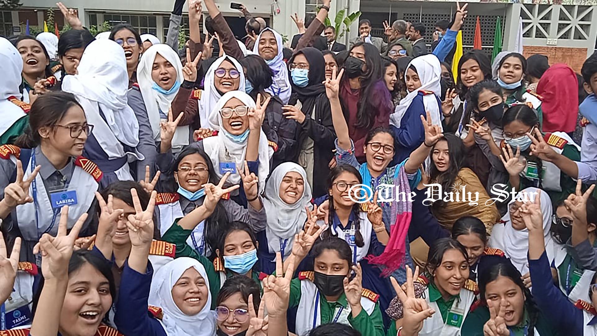 এসএসসি ও সমমানের ফল: জিপিএ-৫ ও পাসের হারে এগিয়ে মেয়েরা