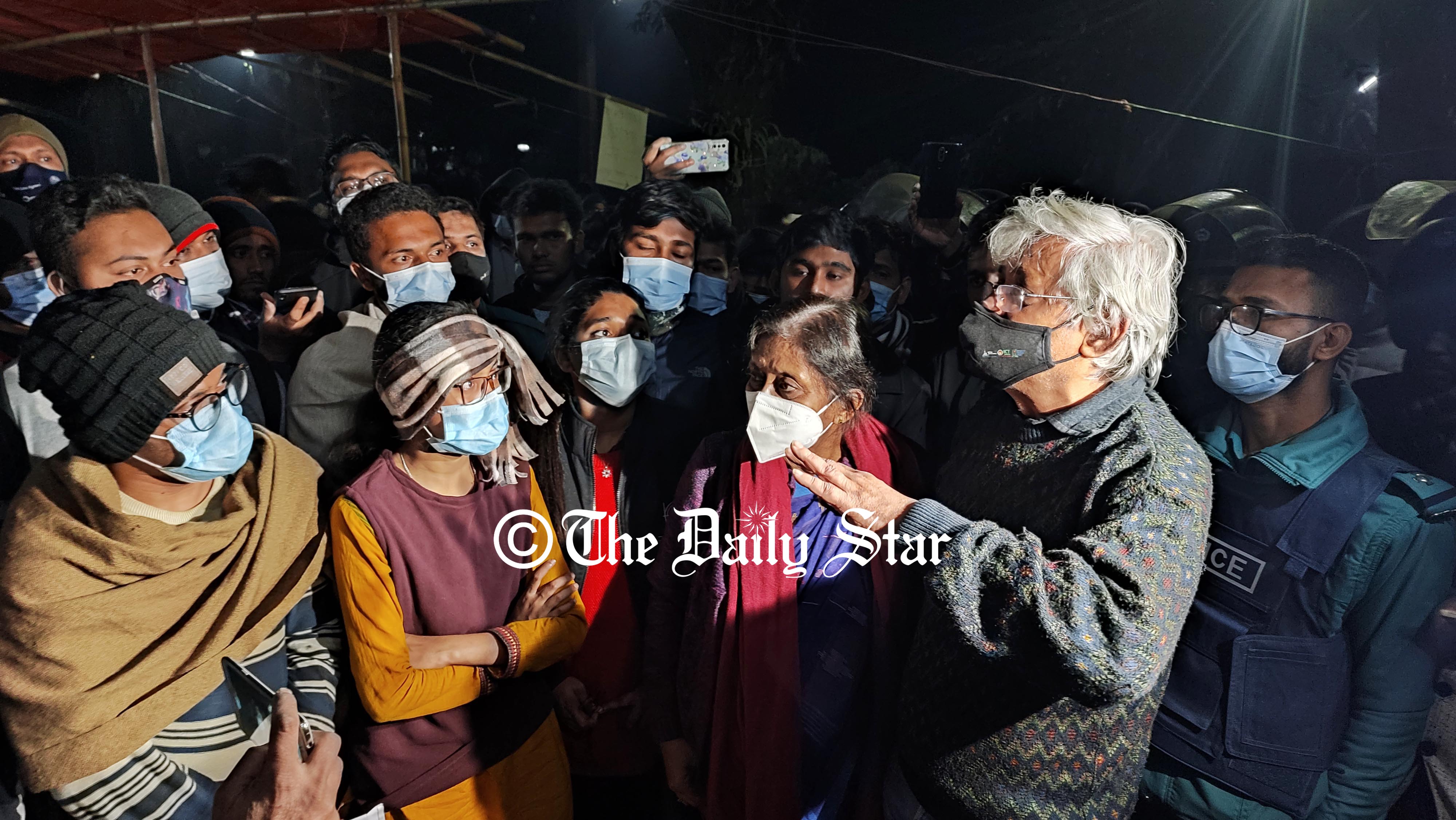 ১০ হাজার টাকা দিচ্ছি, পারলে আমাকে অ্যারেস্ট করুক: জাফর ইকবাল