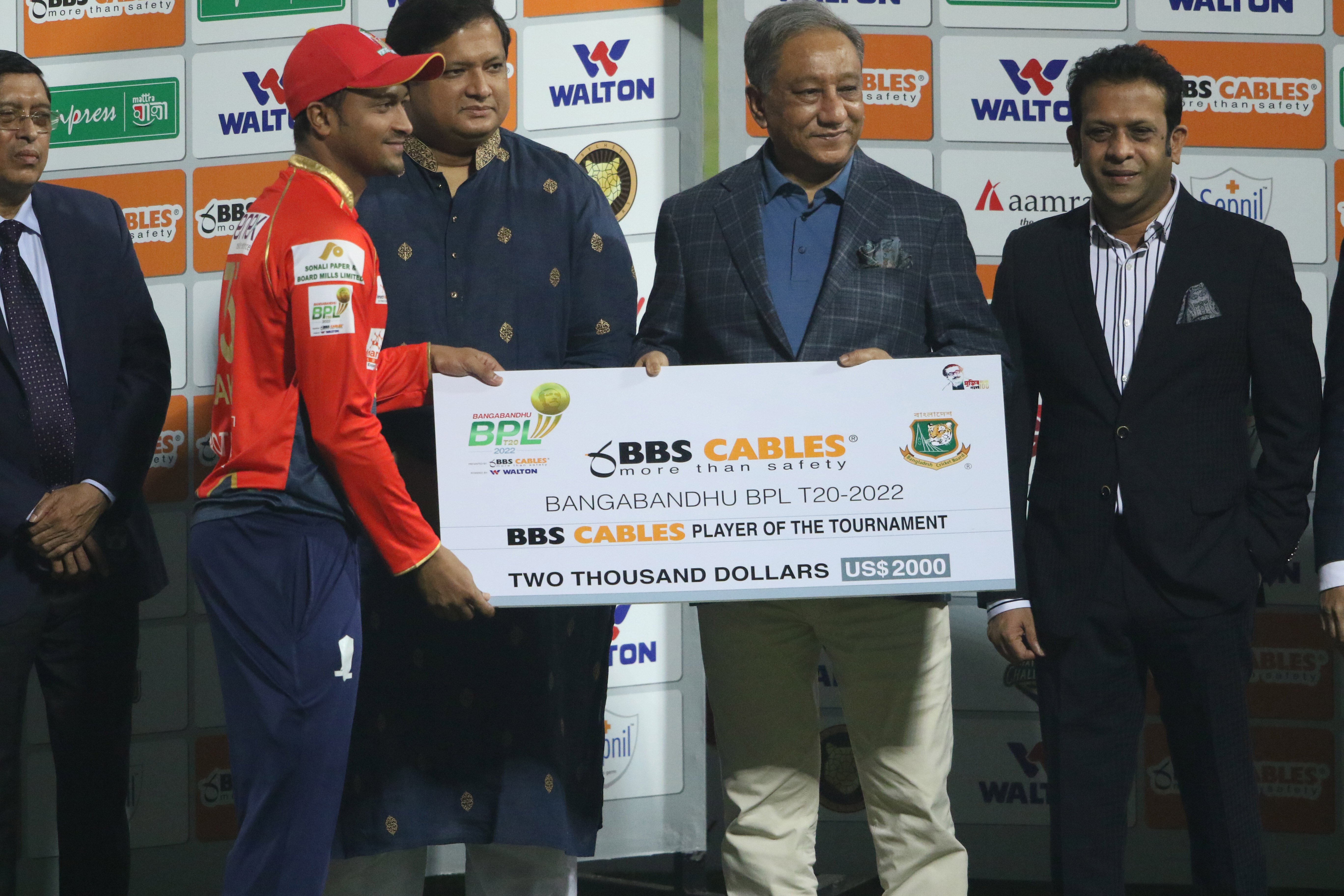 বিপিএলের সেরা সাকিব, এই নিয়ে চারবার