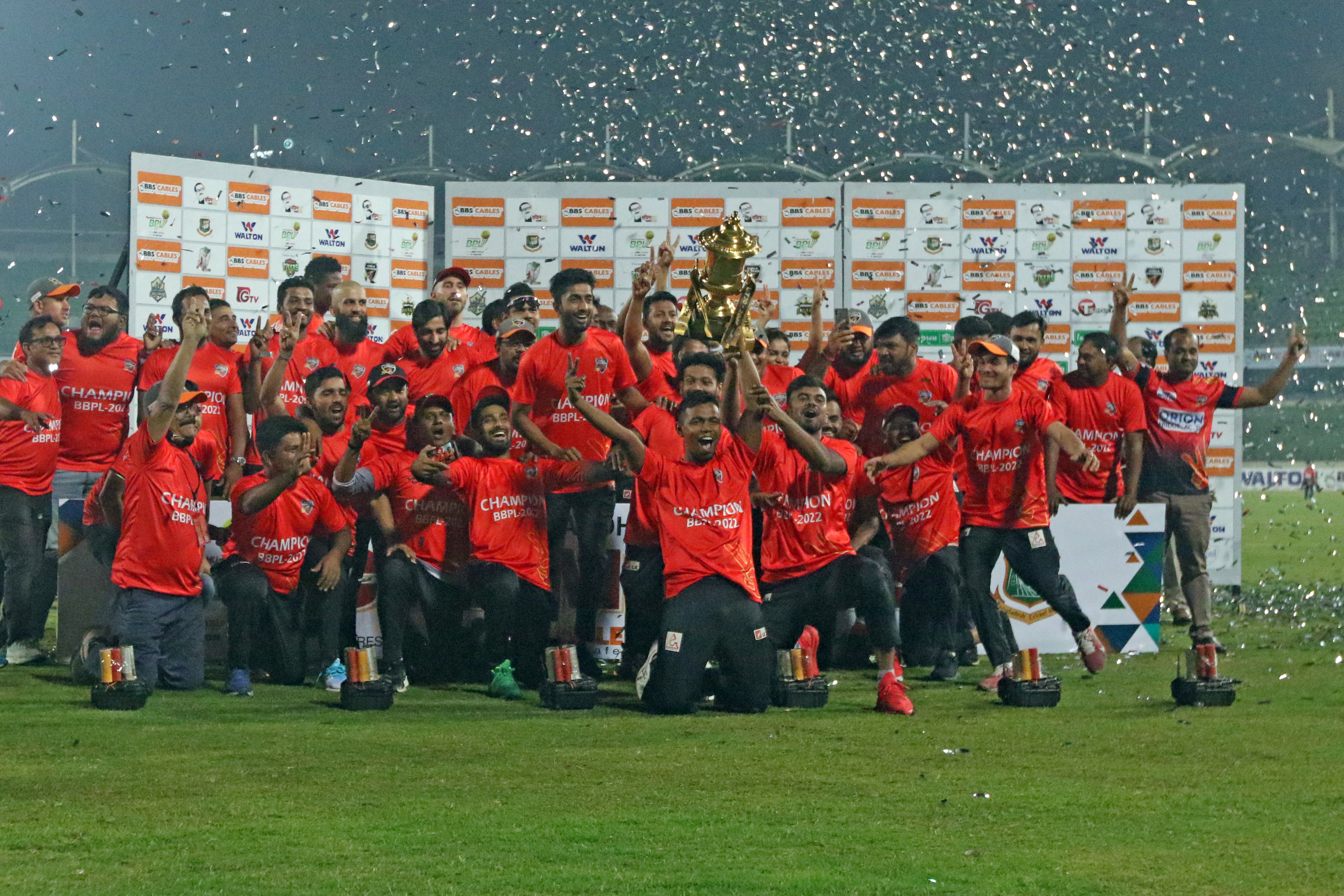 রোমাঞ্চকর ফাইনালে জিতে চ্যাম্পিয়ন ইমরুলের কুমিল্লা