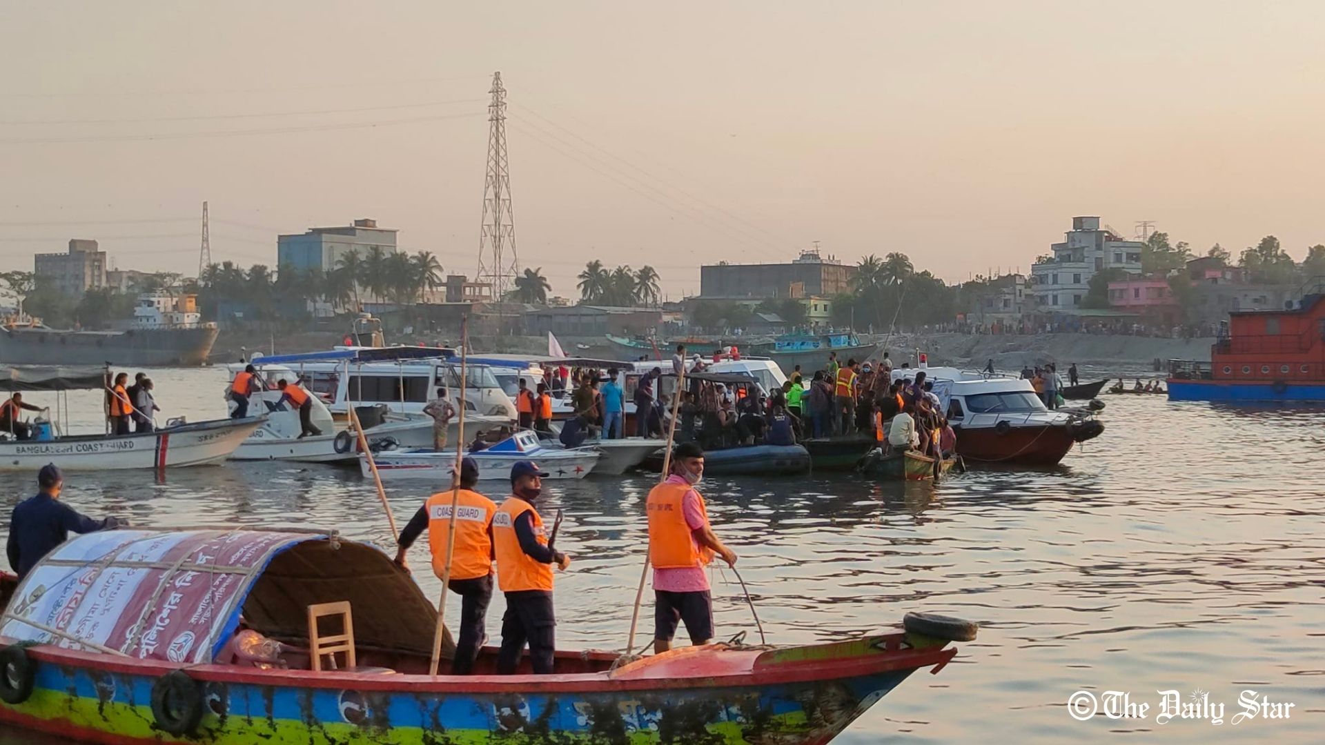 লঞ্চডুবি: উদ্ধারকাজ আপাতত স্থগিত