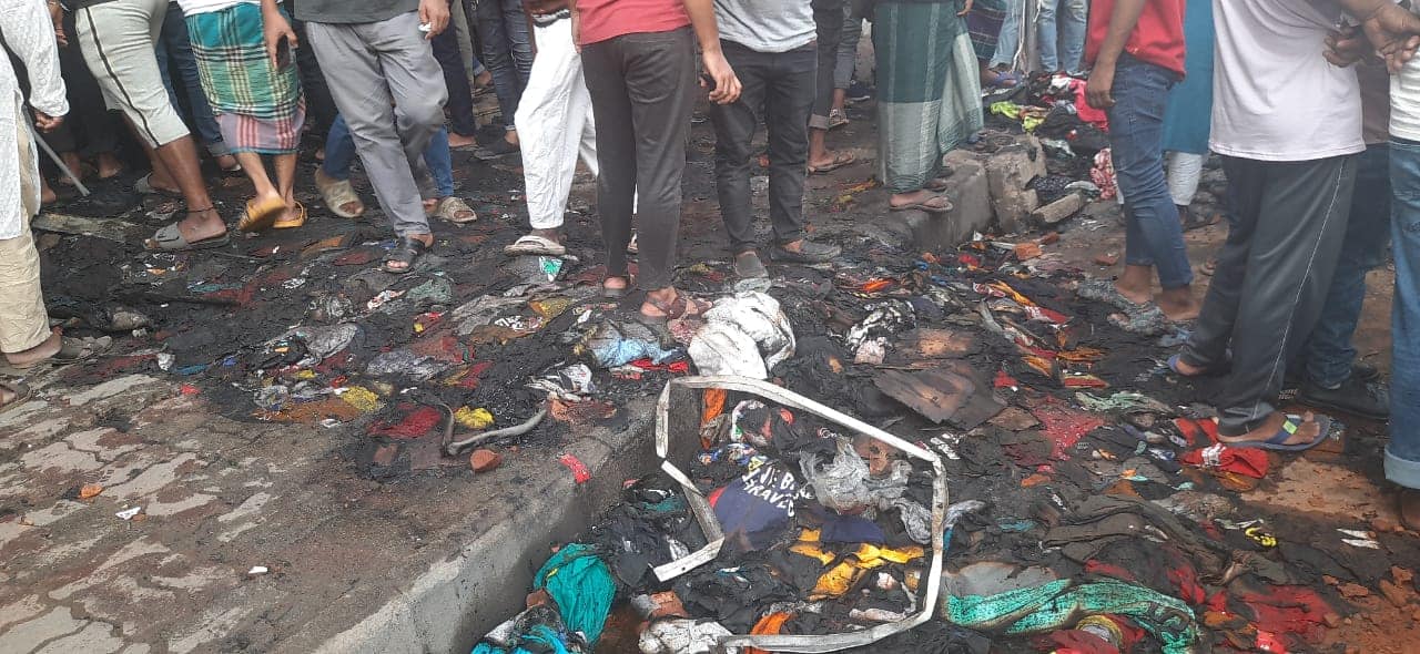 ‘ঈদের আগে দোকানে যা তুলেছি সব পুড়িয়ে ছাই করে দিল’