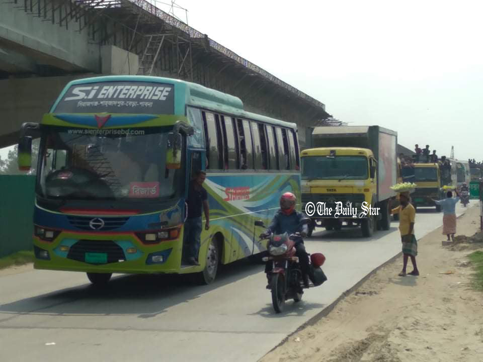 বঙ্গবন্ধু সেতুর পশ্চিম মহাসড়কে ১৫ কিলোমিটার যানজট