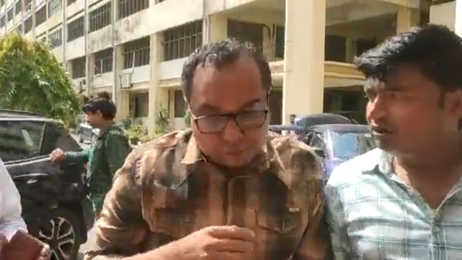 পি কে হালদার ‘শিবশঙ্কর’ পরিচয়ে ভারতে ছিলেন