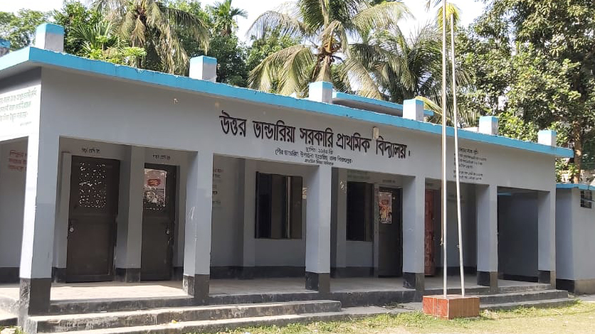 স্কুলে ছাদ থেকে পলেস্তারা খসে শিক্ষার্থী আহত