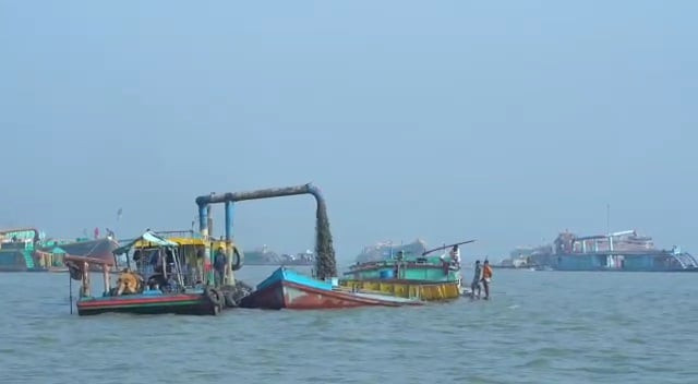 মেঘনা থেকে বালু উত্তোলন করতে পারবেন না সেলিম খান, হাইকোর্টে রিট খারিজ