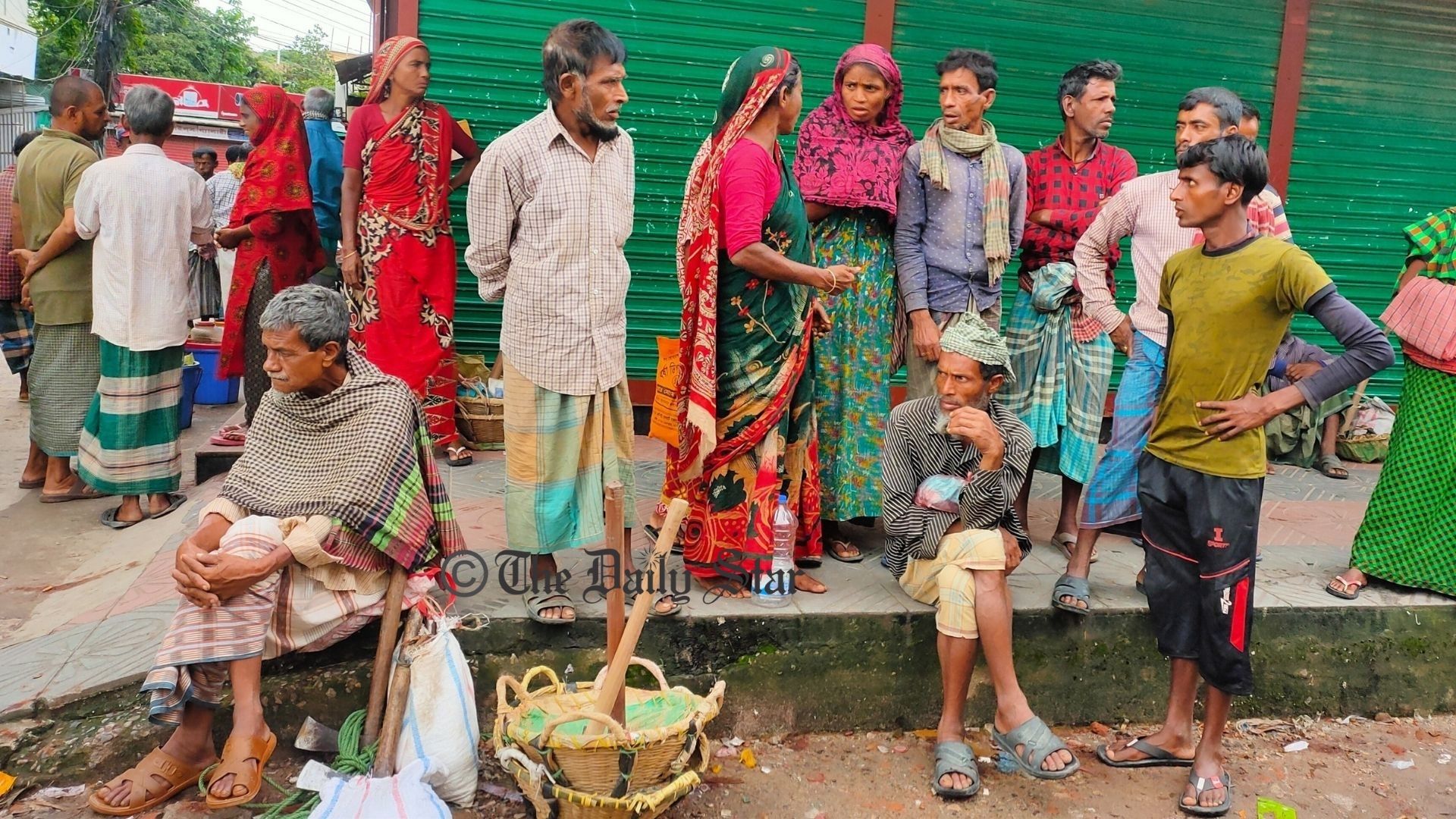 বন্যায় ফসল হারিয়ে কৃষক এখন শ্রমিক