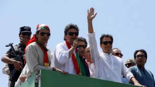 ইমরান খানের ৬ দিনের আল্টিমেটাম, ইসলামাবাদে সেনা