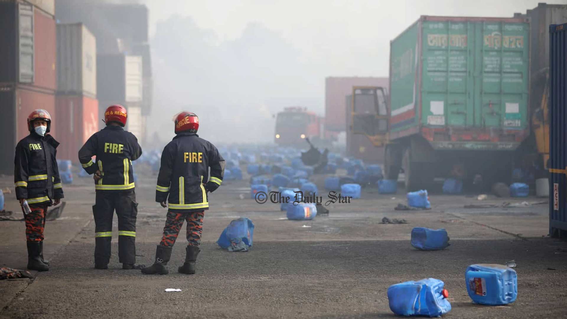 সীতাকুণ্ডে অগ্নিকাণ্ড: ৮ জনের বিরুদ্ধে মামলা, ডিপো মালিকের নাম নেই