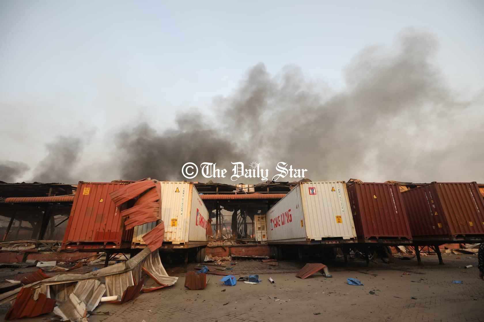 প্রায় ১২ ঘণ্টা ধরে জ্বলছে সীতাকুণ্ডের কনটেইনার ডিপোর আগুন