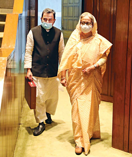 কর উদ্যোগ: ধনীদের স্বস্তি, অন্যদের বোঝা