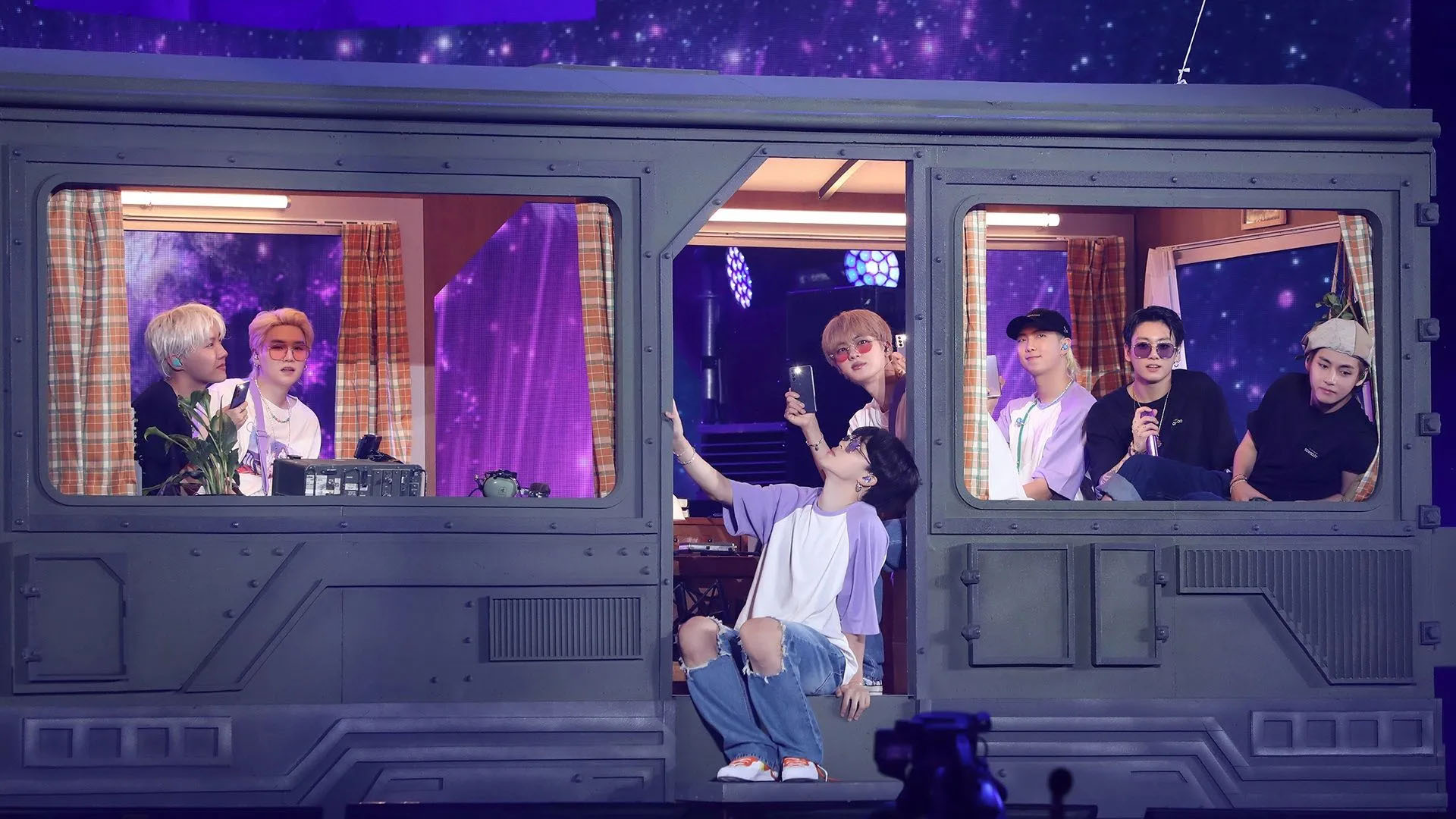 বাধ্যতামূলক সামরিকসেবায় যোগ দেবেন বিটিএস সদস্যরা