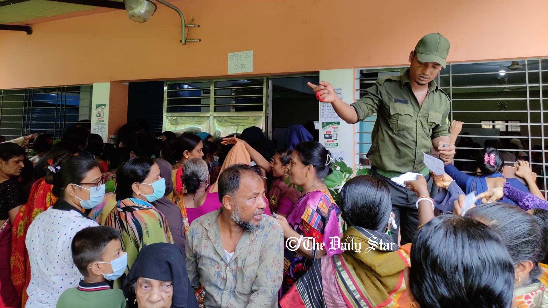 ৩টা পর্যন্ত ৫২ শতাংশ ভোট পড়েছে: রিটার্নিং কর্মকর্তা