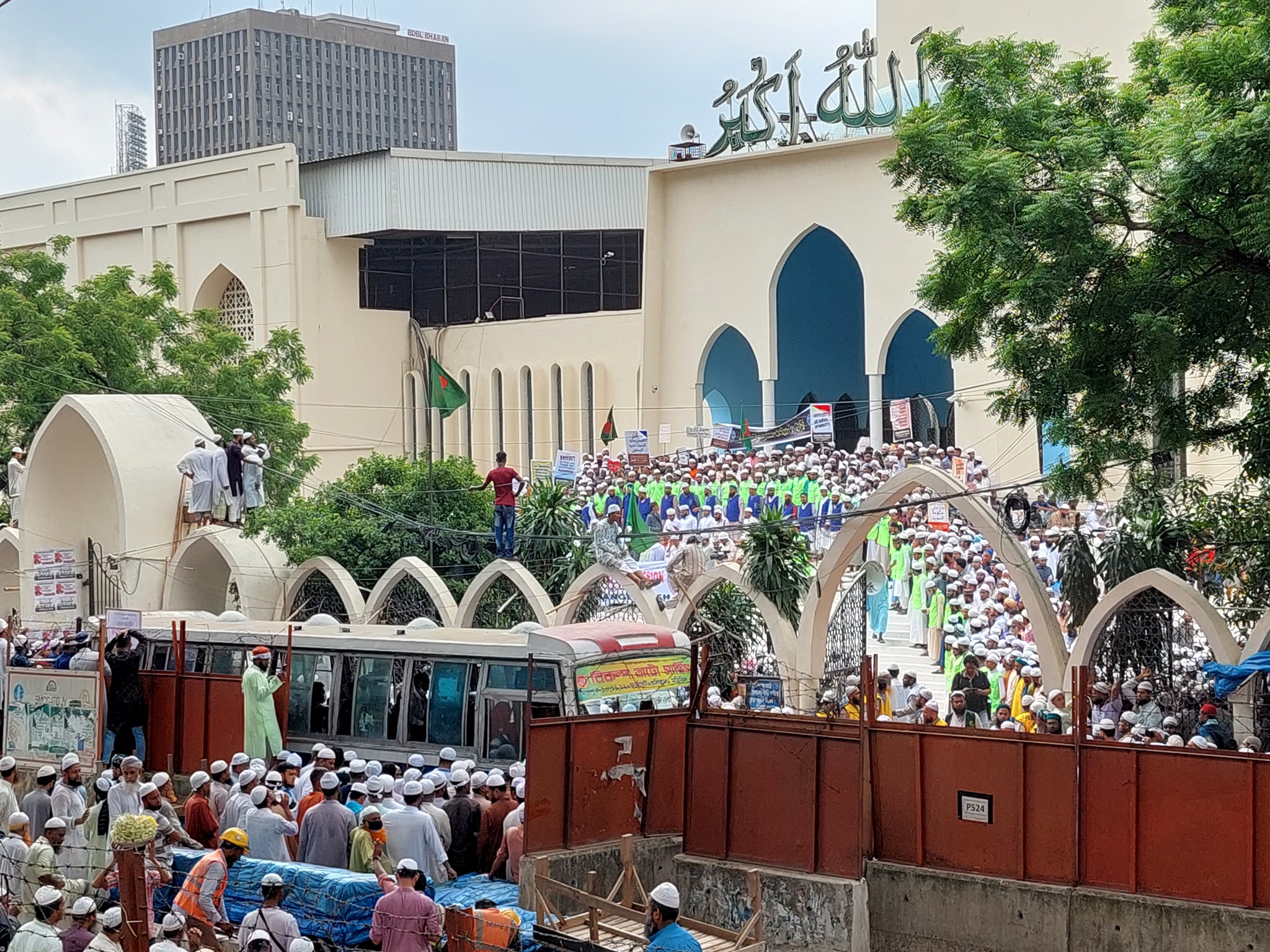 মহানবীকে (সা.) নিয়ে বিজেপি নেতার মন্তব্য: বায়তুল মোকাররমে ইসলামী আন্দোলনের সমাবেশ