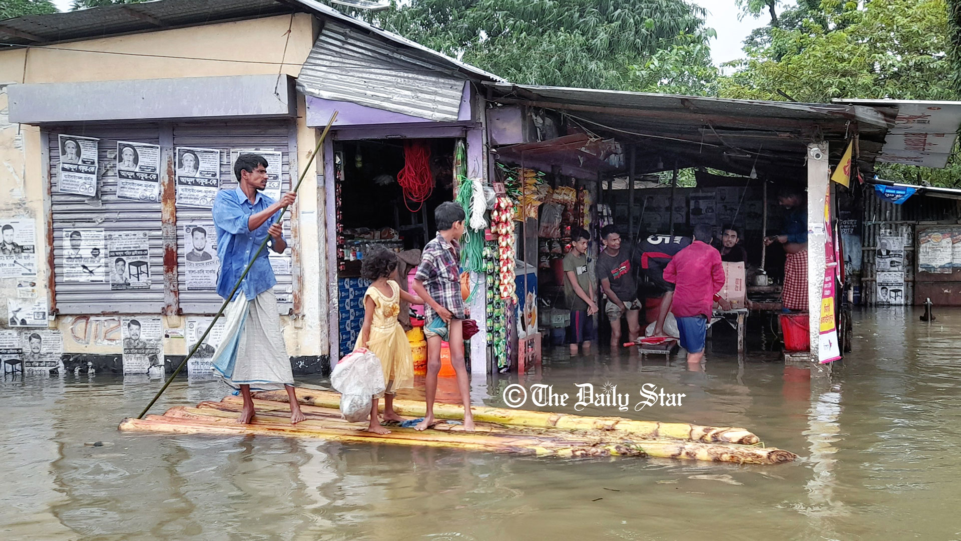 বিদ্যুৎ বিচ্ছিন্ন সিলেট-সুনামগঞ্জ, পানিবন্দি লাখো মানুষের দুর্ভোগ চরমে