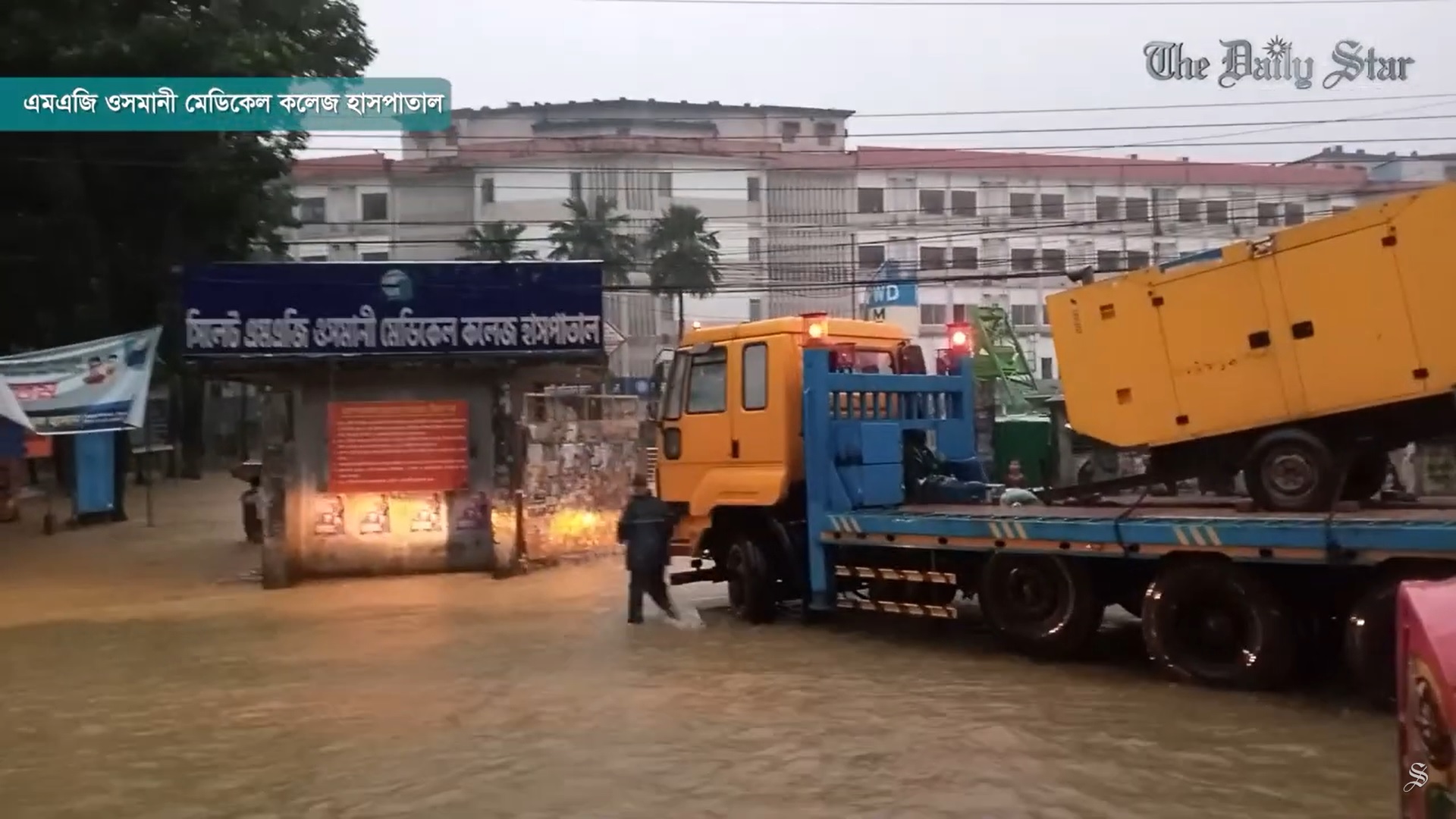 মোমবাতি জ্বালিয়ে চিকিৎসা চলছে সিলেটের ওসমানী মেডিকেলে