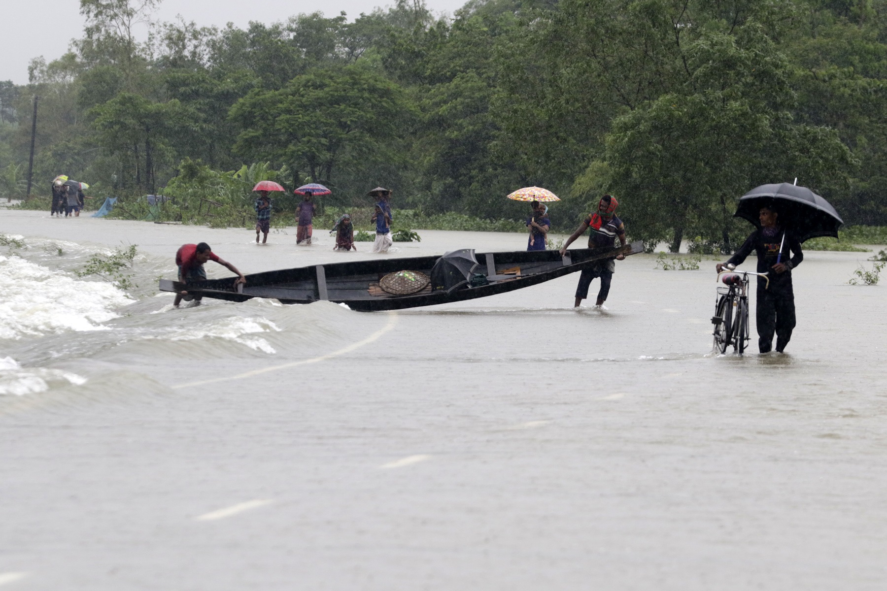 ৮০০ টাকার নৌকা ভাড়া এখন ৫০ হাজার