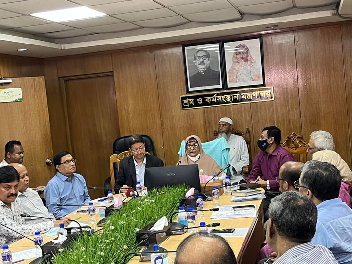 আগামীকাল থেকে রাত ৮টায় মার্কেট, শপিংমল বন্ধ