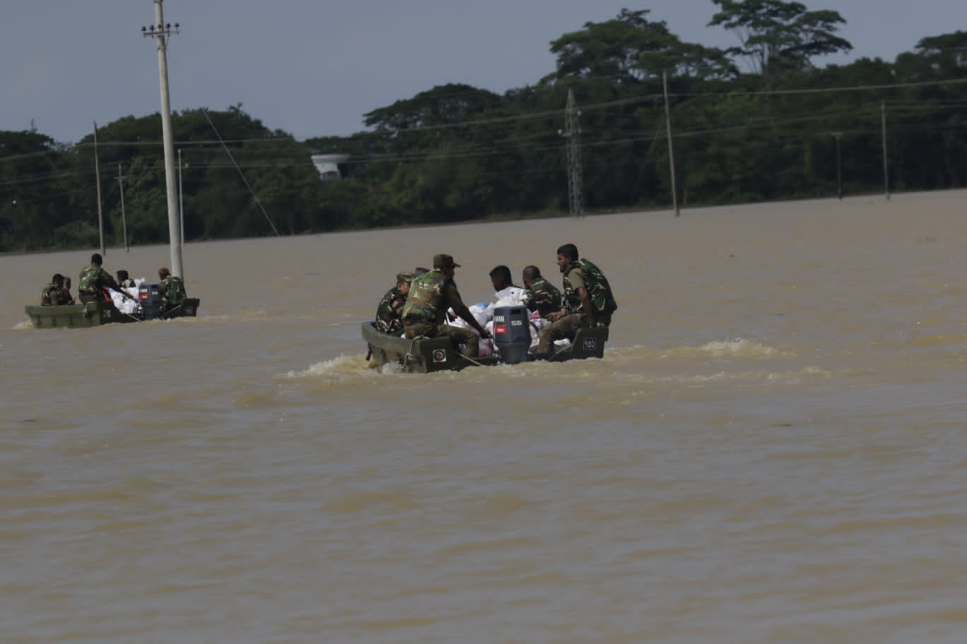 ৬ দিনেও যেখানে খাদ্য সহায়তা পৌঁছায়নি