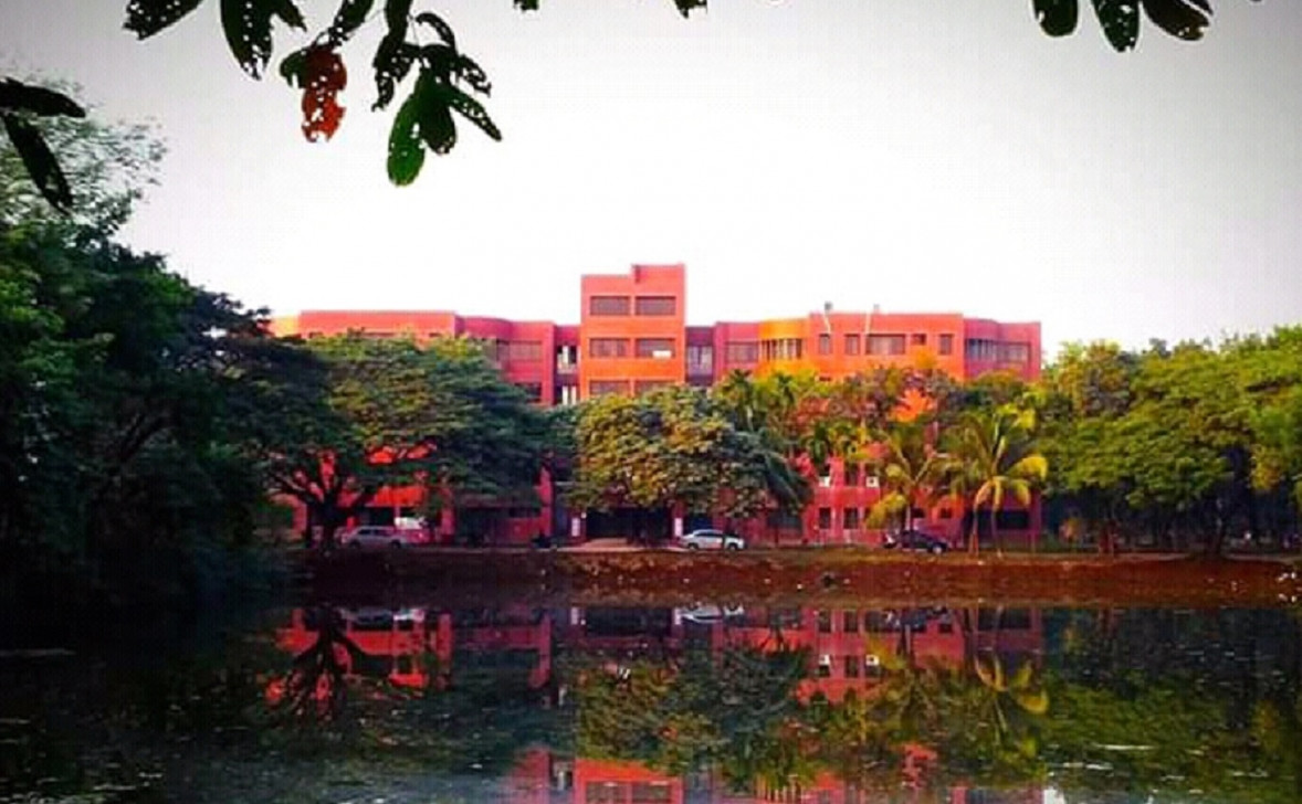 শত কোটি টাকা ‘অপচয়' ও অনুমোদনহীন উইকেন্ড প্রোগ্রামের দায় কার?