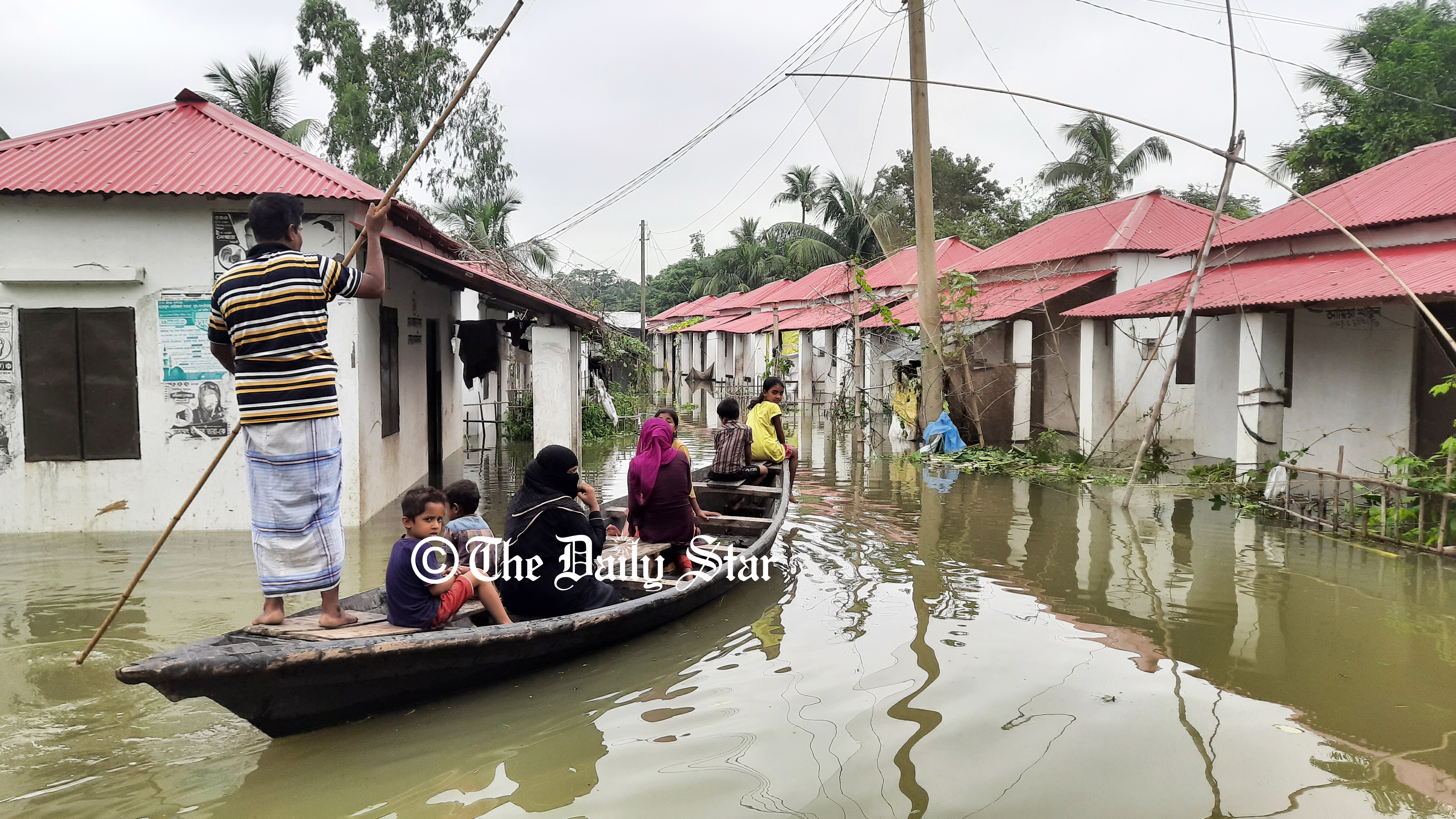 নাসিরনগরে আশ্রয়ণ প্রকল্পে কোমর সমান পানি