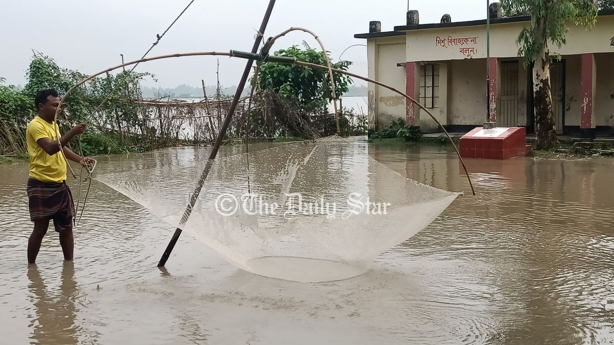 বন্যা: কুড়িগ্রাম-লালমনিরহাটে ৩৩৭ বিদ্যালয় বন্ধ