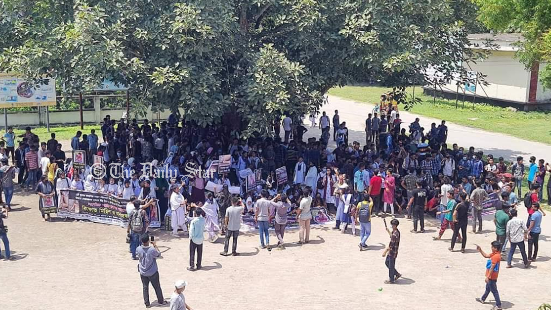 শিহাবের মৃত্যুর ঘটনা তদন্ত ও বিচারের দাবিতে শিক্ষার্থীদের বিক্ষোভ